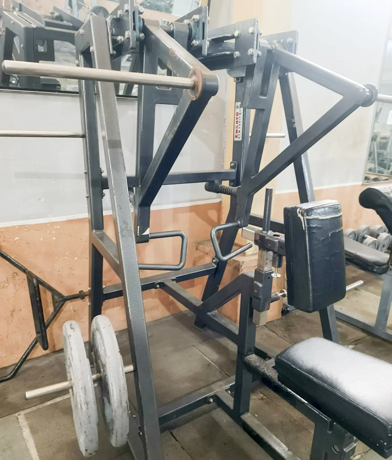 Resistance training machine