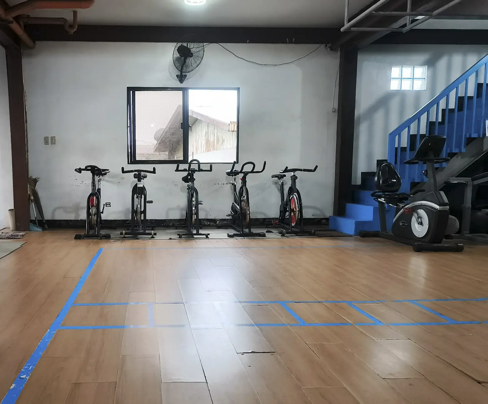 Open exercise area inside Carreon Gym Fitness